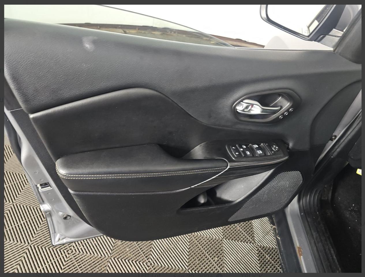 Jeep Cherokee photo 8