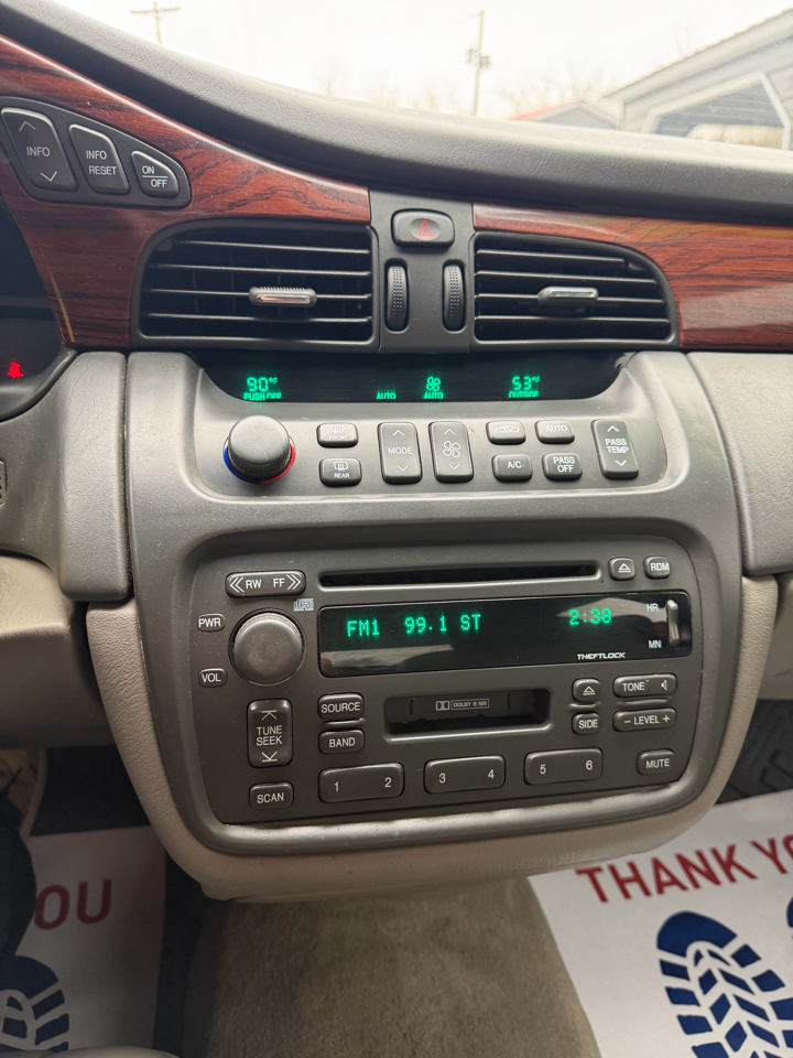 Cadillac DeVille Base 2000