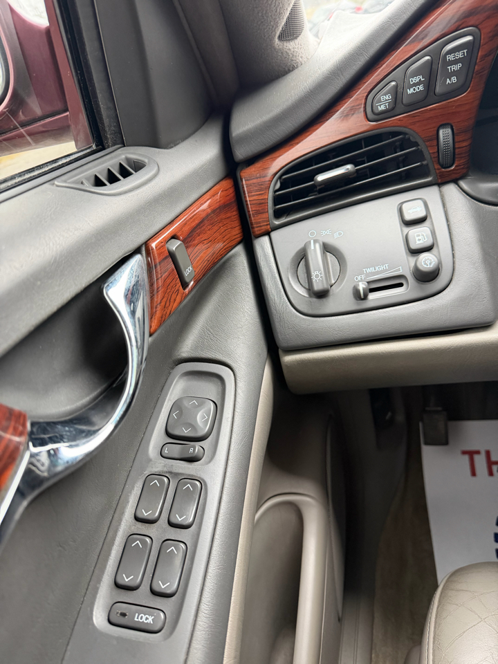 Cadillac DeVille Base 2000