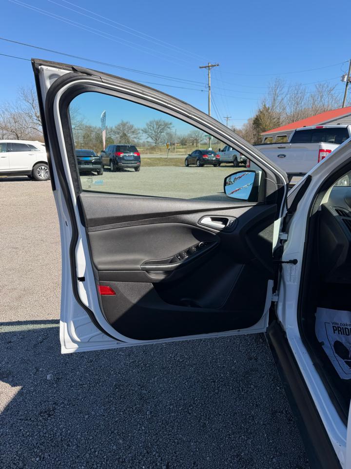 Ford Focus SE Sedan 2017