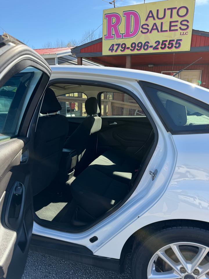 Ford Focus SE Sedan 2017