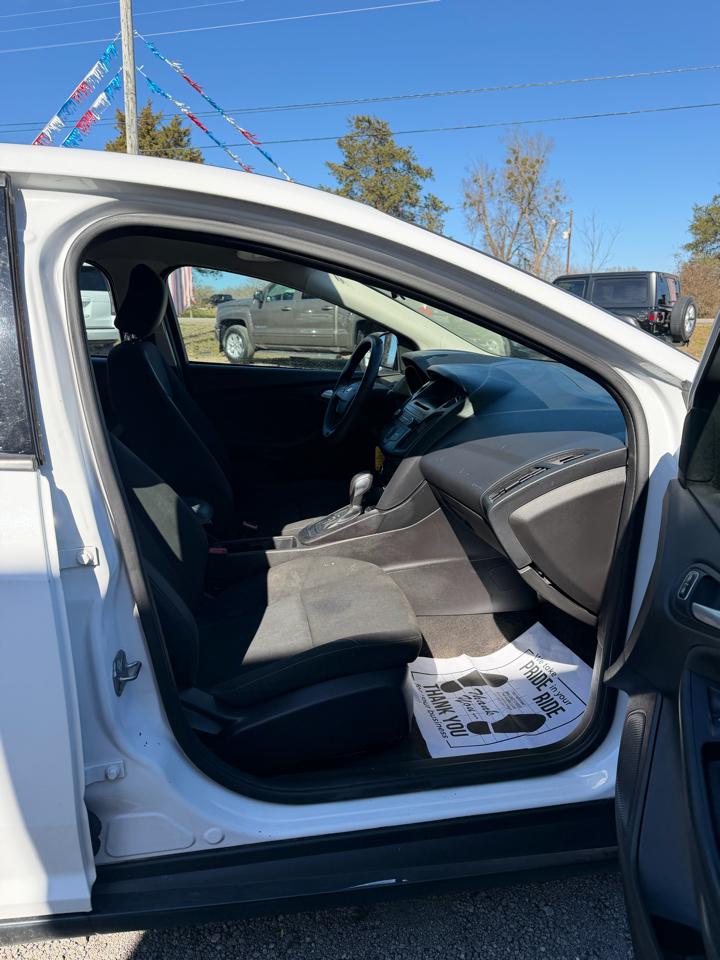 Ford Focus SE Sedan 2017