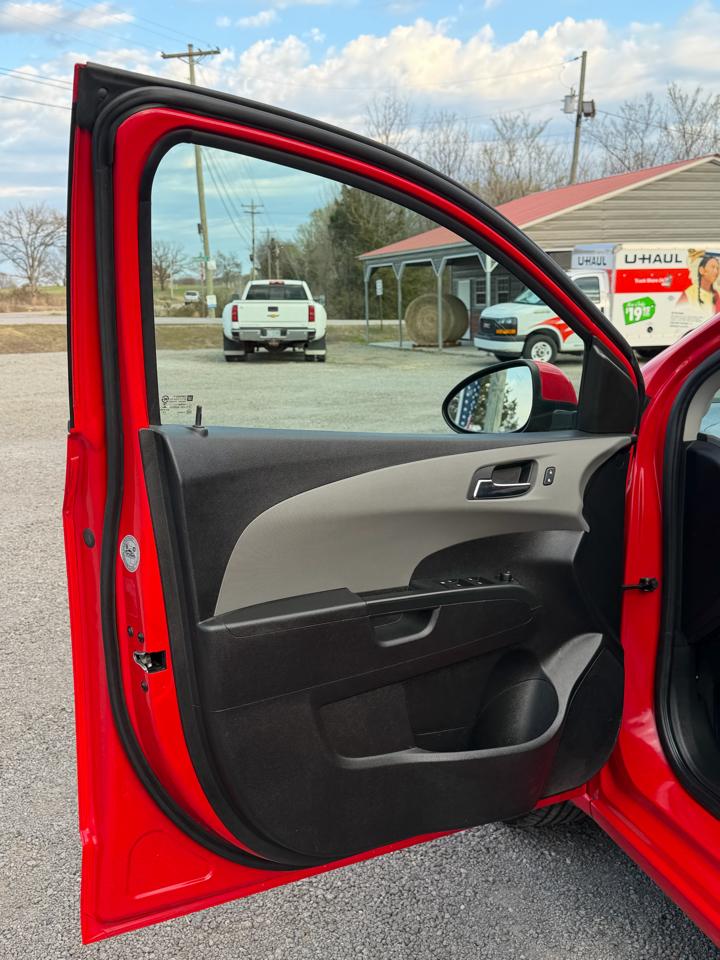 Chevrolet Sonic LT Auto 5-Door 2015