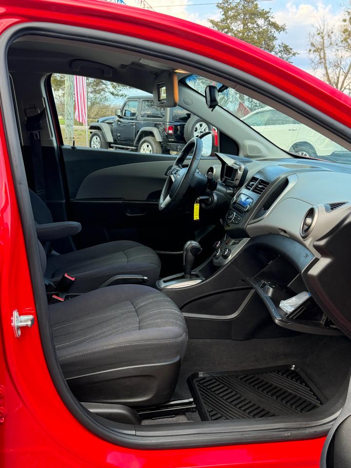 Chevrolet Sonic LT Auto 5-Door 2015