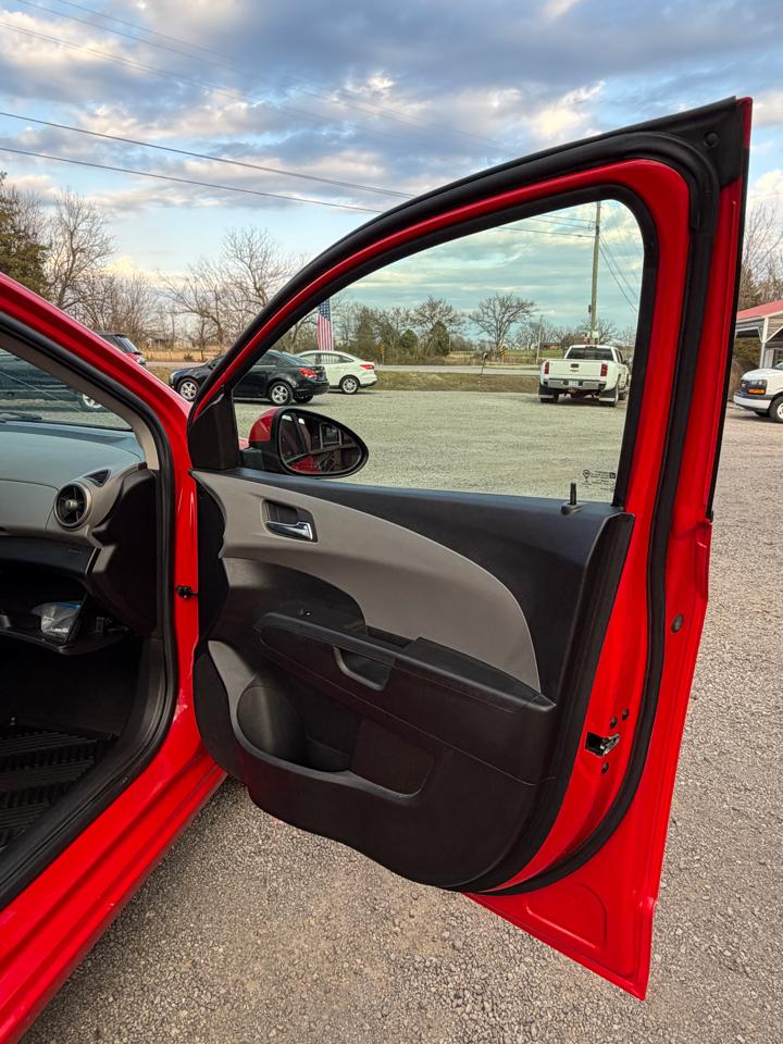 Chevrolet Sonic LT Auto 5-Door 2015