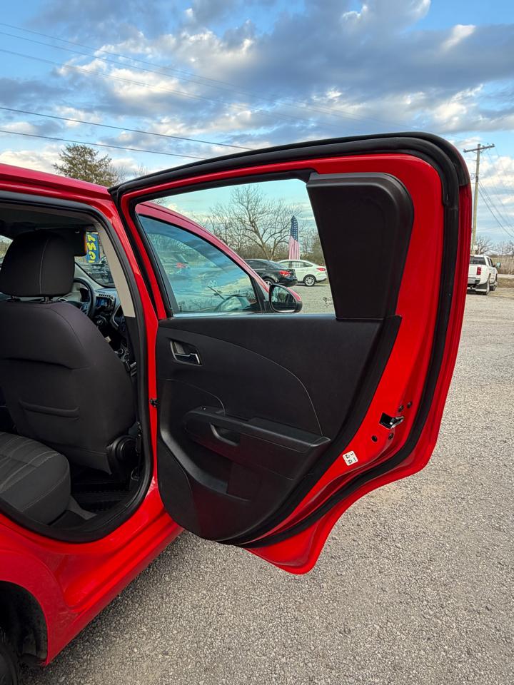 Chevrolet Sonic LT Auto 5-Door 2015