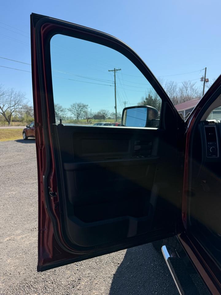 RAM 1500 Tradesman Crew Cab 4WD 2016