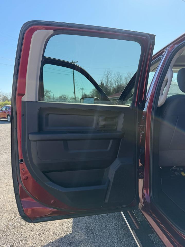 RAM 1500 Tradesman Crew Cab 4WD 2016