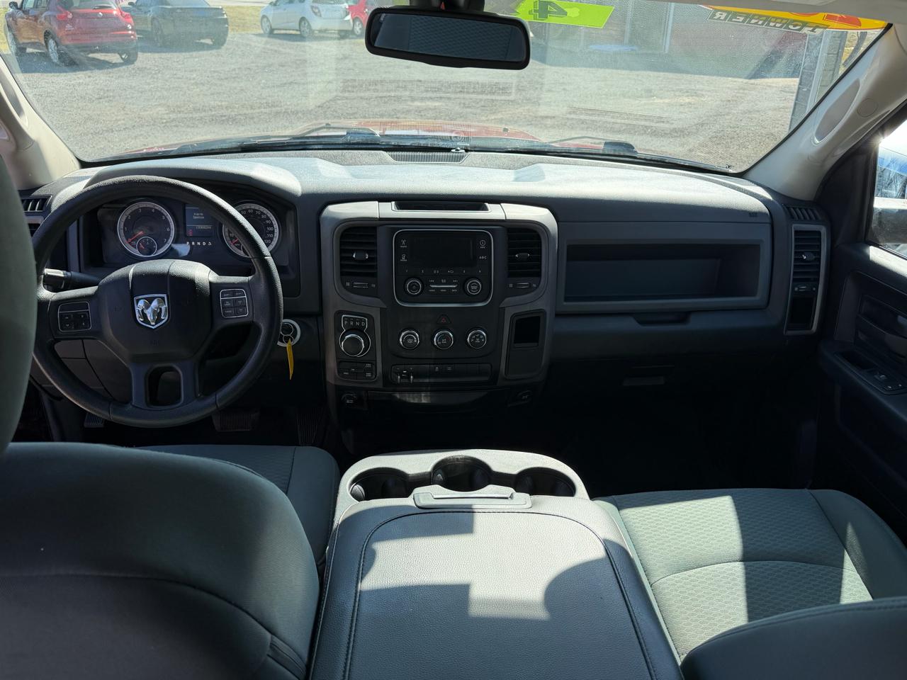 RAM 1500 Tradesman Crew Cab 4WD 2016