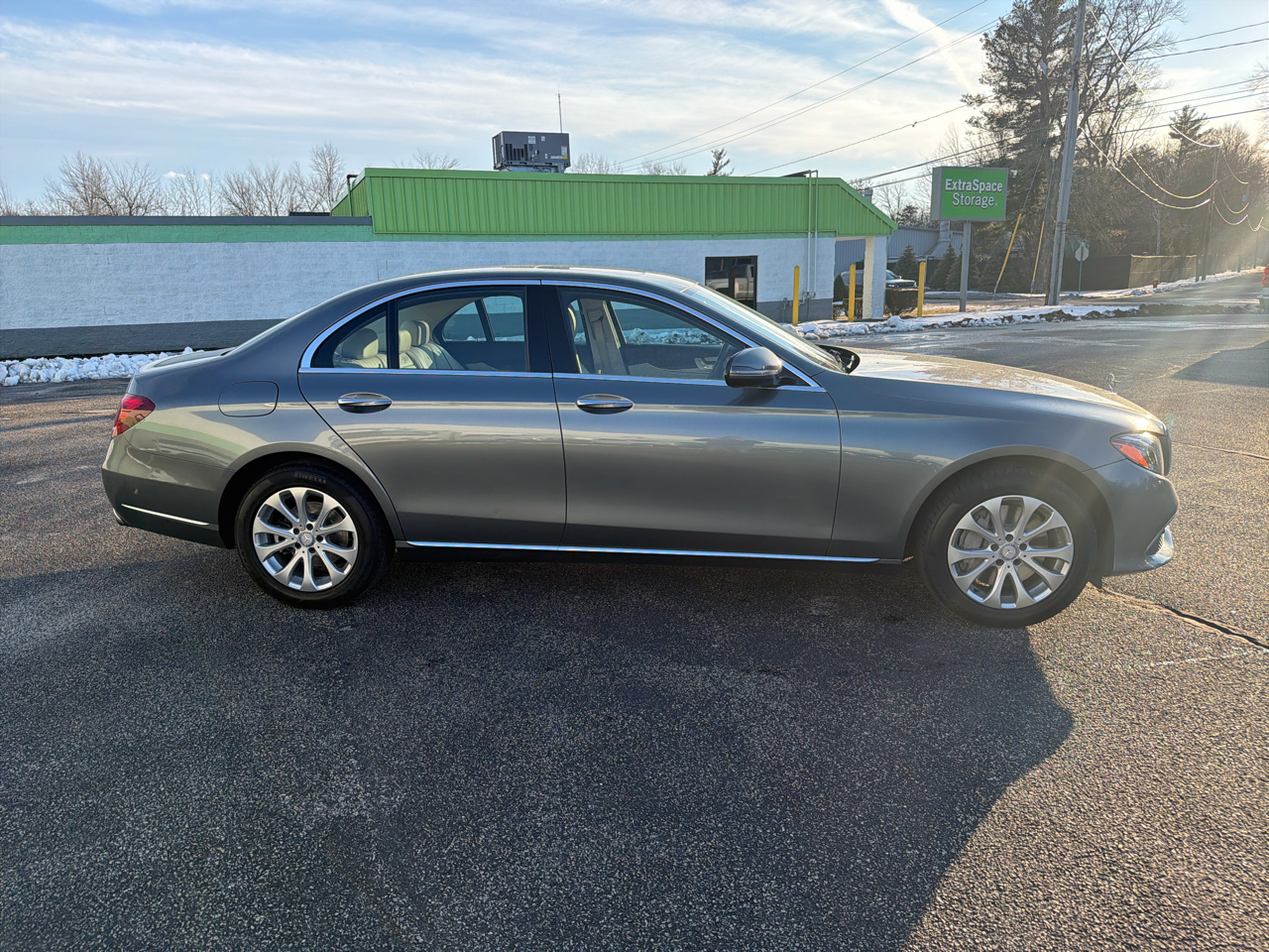 Mercedes-Benz E-Class E300 Luxury 4MATIC Sedan 2017