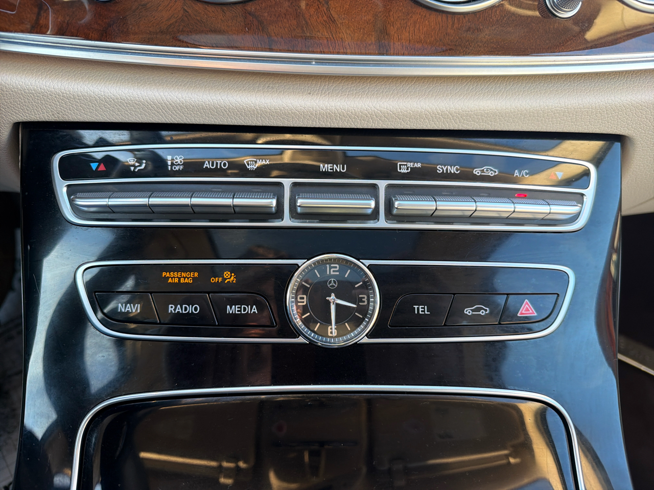 Mercedes-Benz E-Class E300 Luxury 4MATIC Sedan 2017