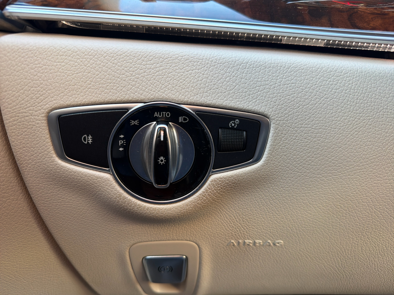 Mercedes-Benz E-Class E300 Luxury 4MATIC Sedan 2017