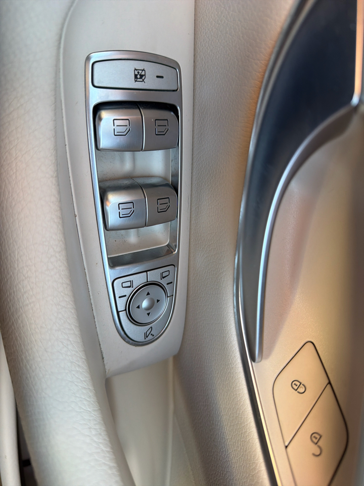 Mercedes-Benz E-Class E300 Luxury 4MATIC Sedan 2017