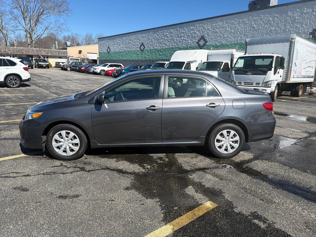 Toyota Corolla 4dr Sdn LE Auto 2011