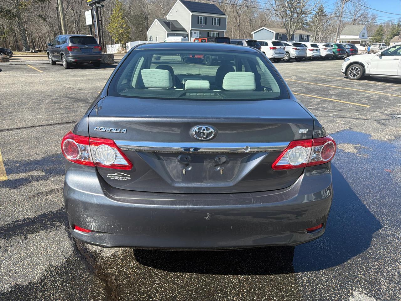 Toyota Corolla 4dr Sdn LE Auto 2011