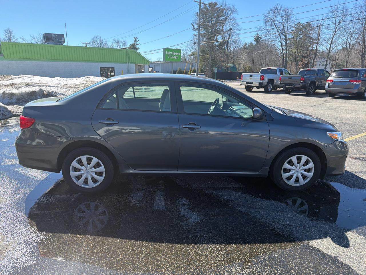 Toyota Corolla 4dr Sdn LE Auto 2011