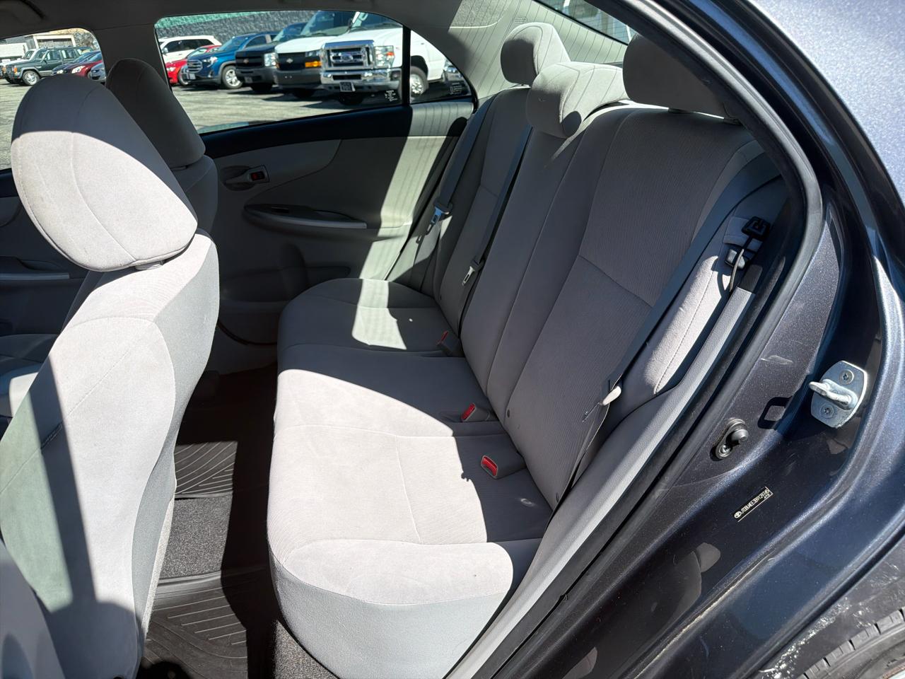 Toyota Corolla 4dr Sdn LE Auto 2011