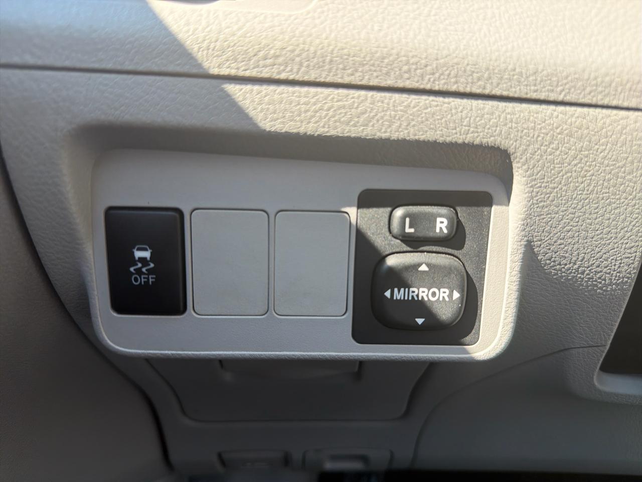 Toyota Corolla 4dr Sdn LE Auto 2011