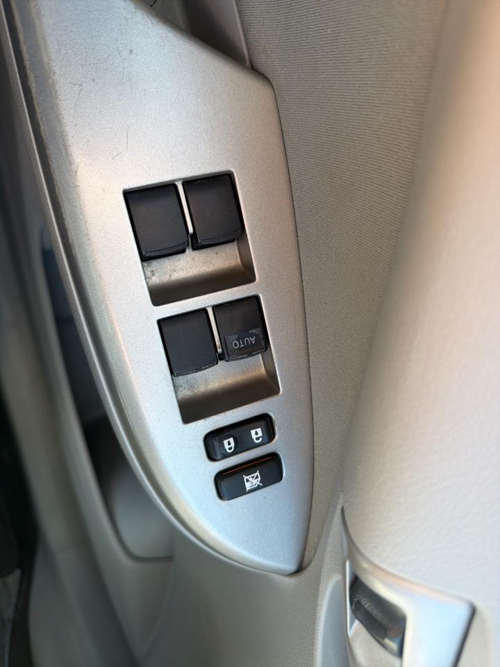 Toyota Corolla 4dr Sdn LE Auto 2011