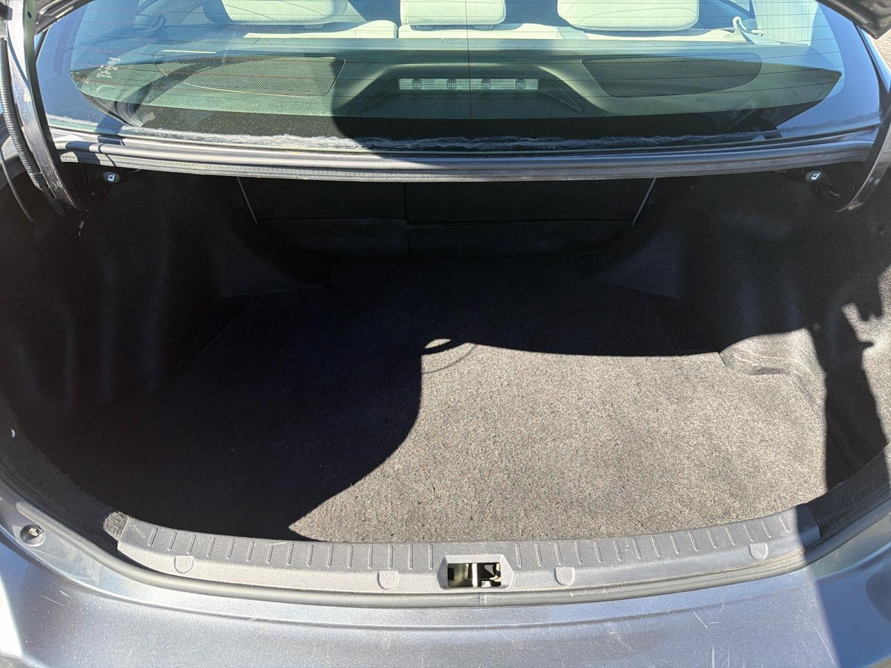 Toyota Corolla 4dr Sdn LE Auto 2011