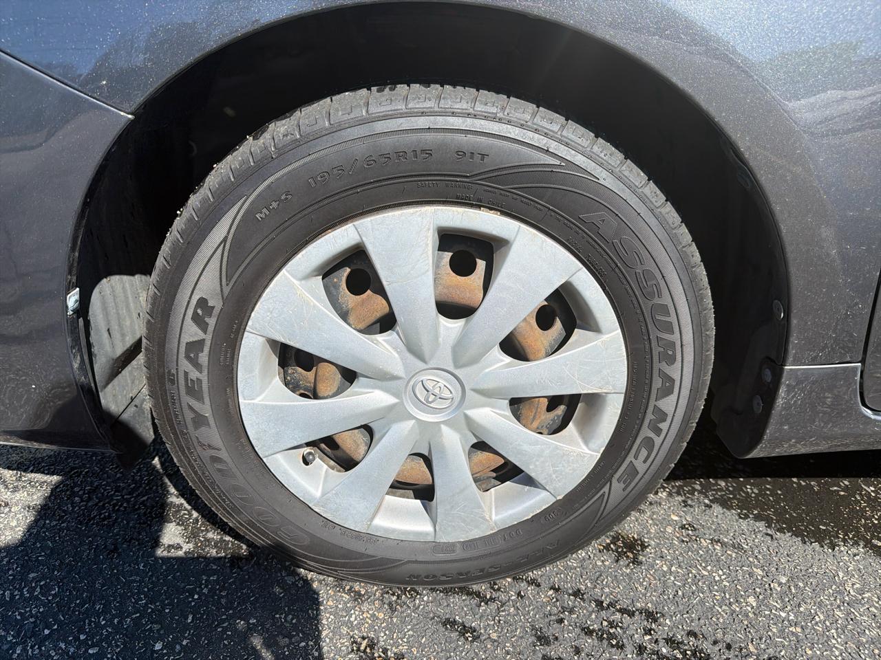 Toyota Corolla 4dr Sdn LE Auto 2011