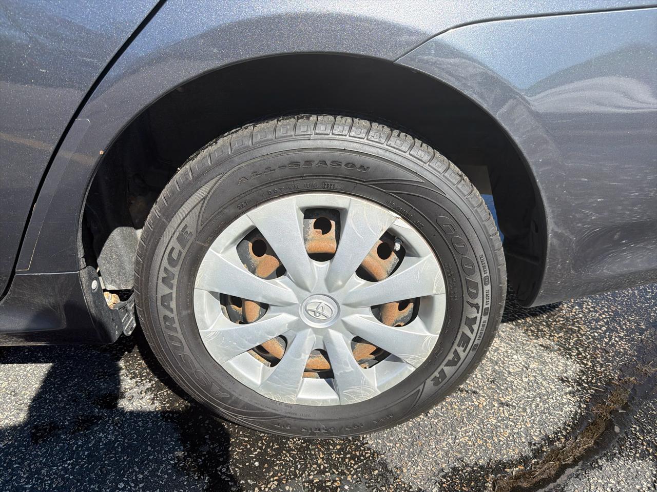 Toyota Corolla 4dr Sdn LE Auto 2011