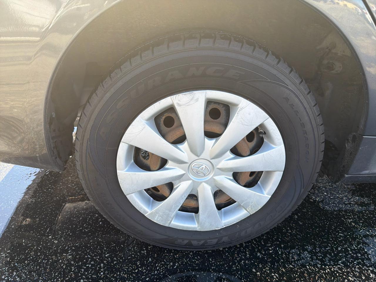 Toyota Corolla 4dr Sdn LE Auto 2011