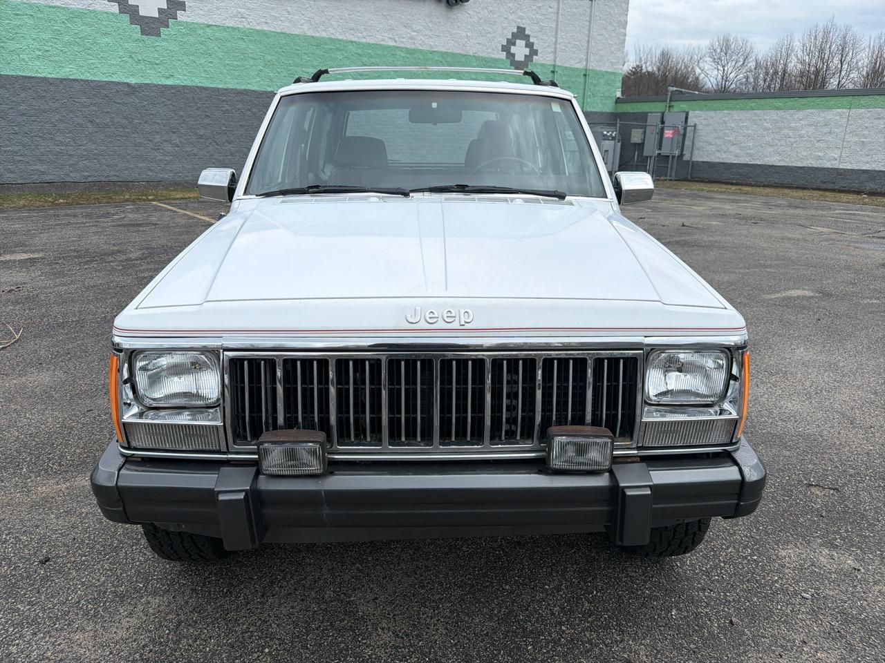 Jeep Cherokee Laredo 4-Door 4WD 1991