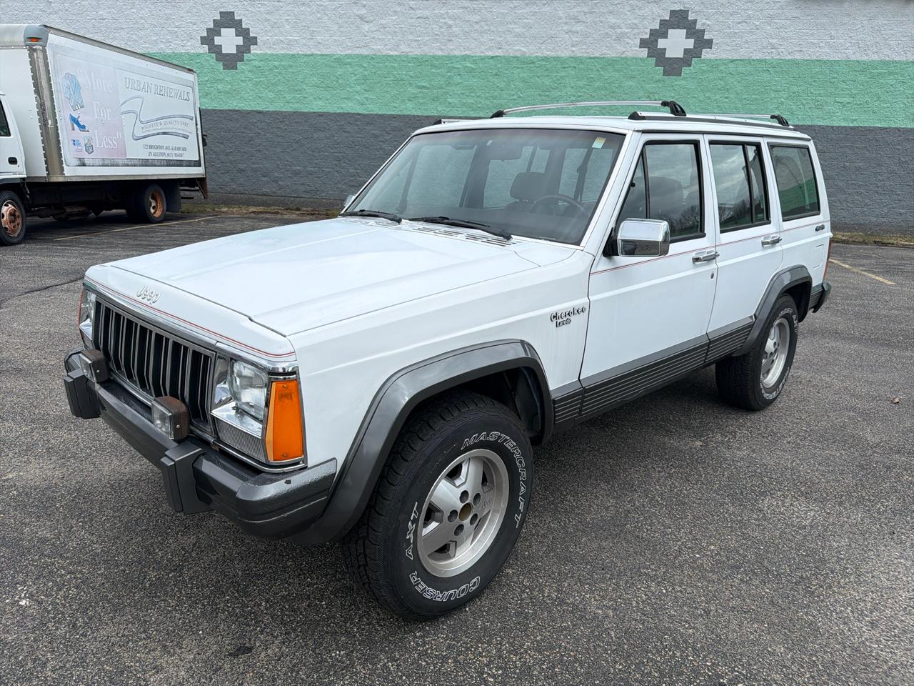 Jeep Cherokee Laredo 4-Door 4WD 1991