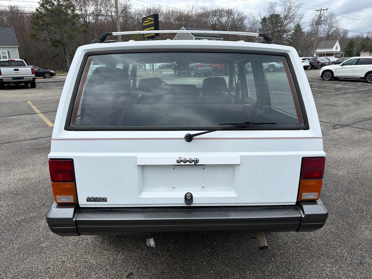 Jeep Cherokee Laredo 4-Door 4WD 1991