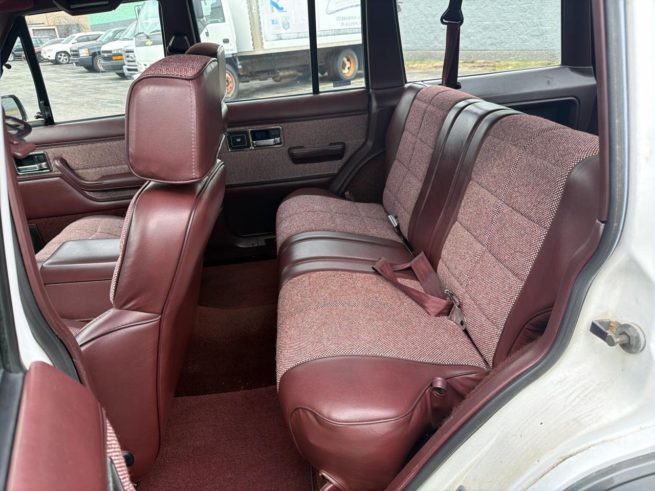 Jeep Cherokee Laredo 4-Door 4WD 1991