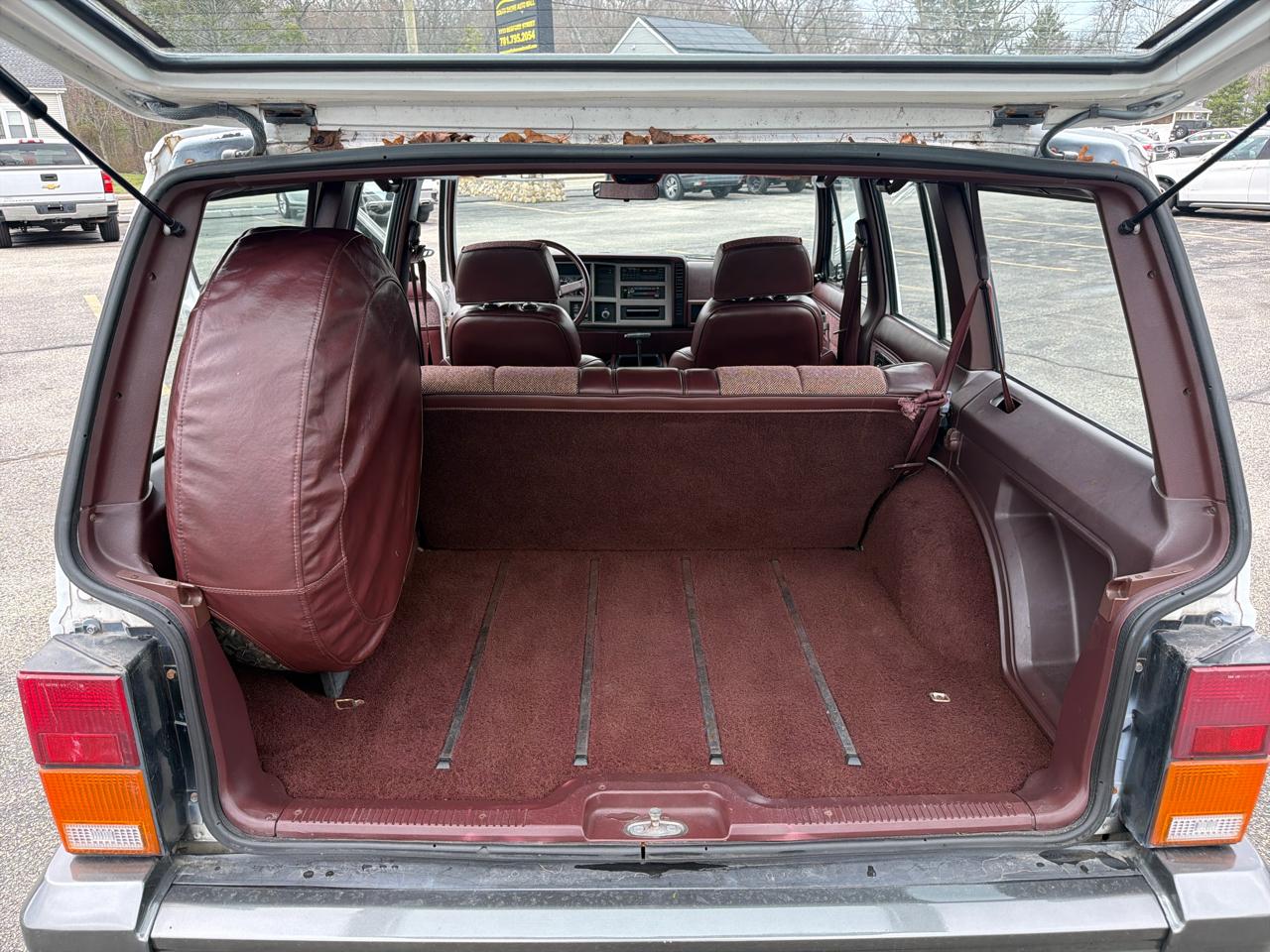 Jeep Cherokee Laredo 4-Door 4WD 1991