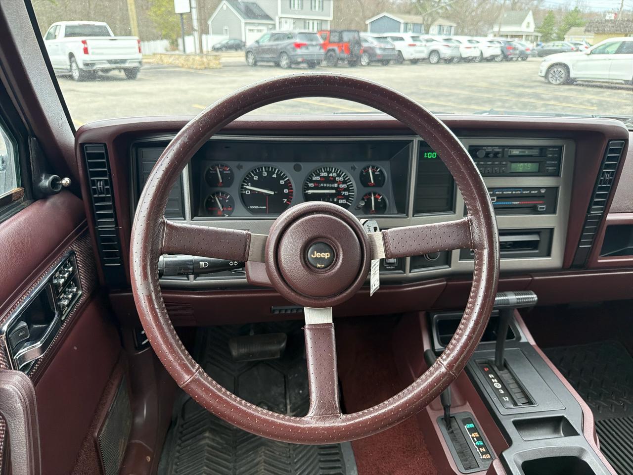 Jeep Cherokee Laredo 4-Door 4WD 1991