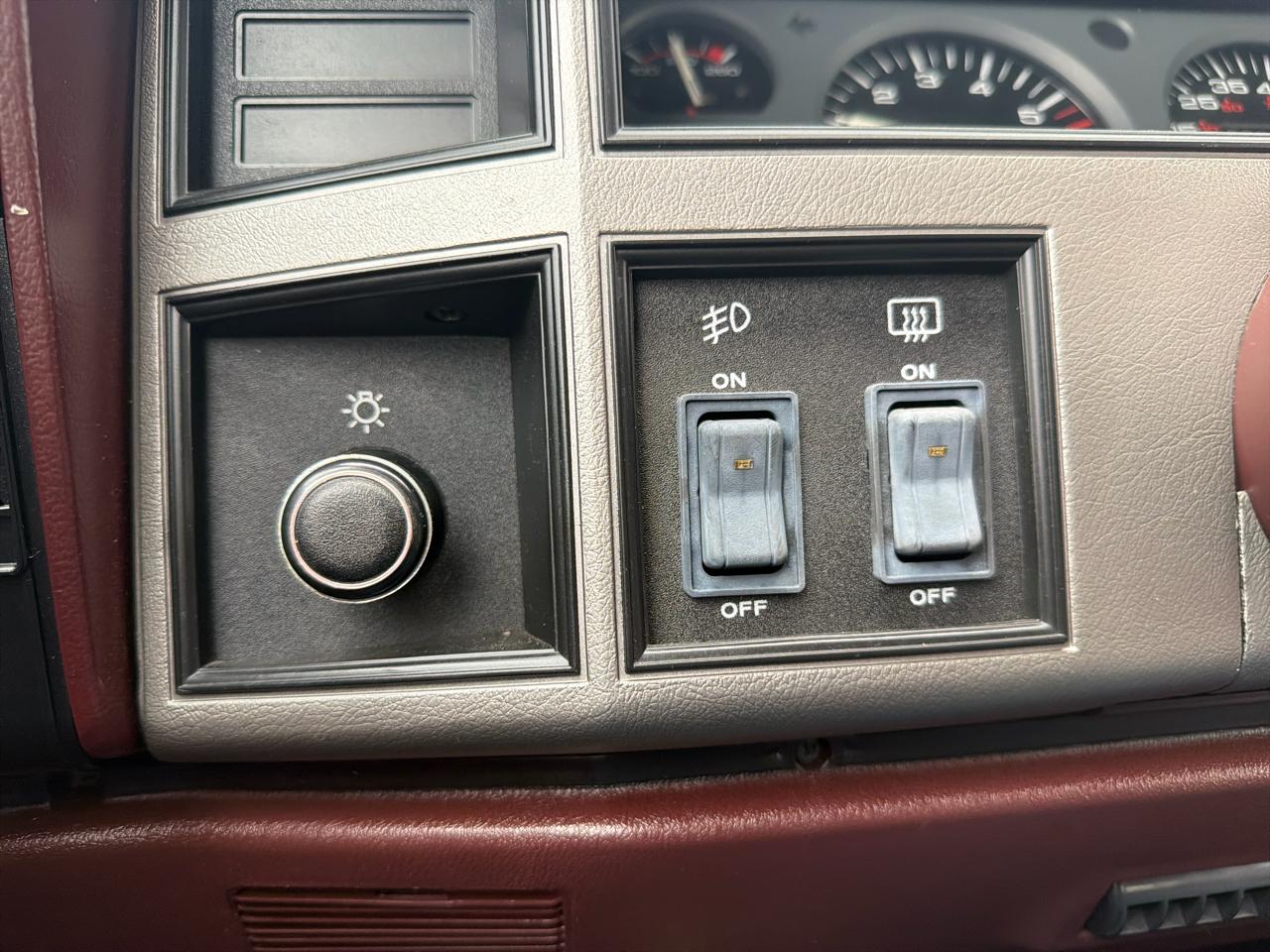 Jeep Cherokee Laredo 4-Door 4WD 1991