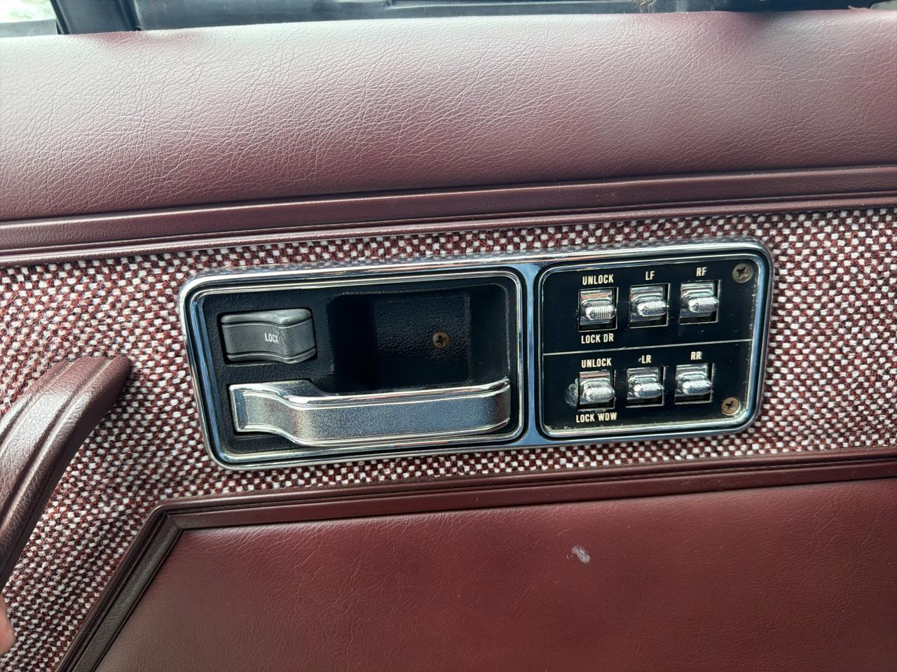 Jeep Cherokee Laredo 4-Door 4WD 1991