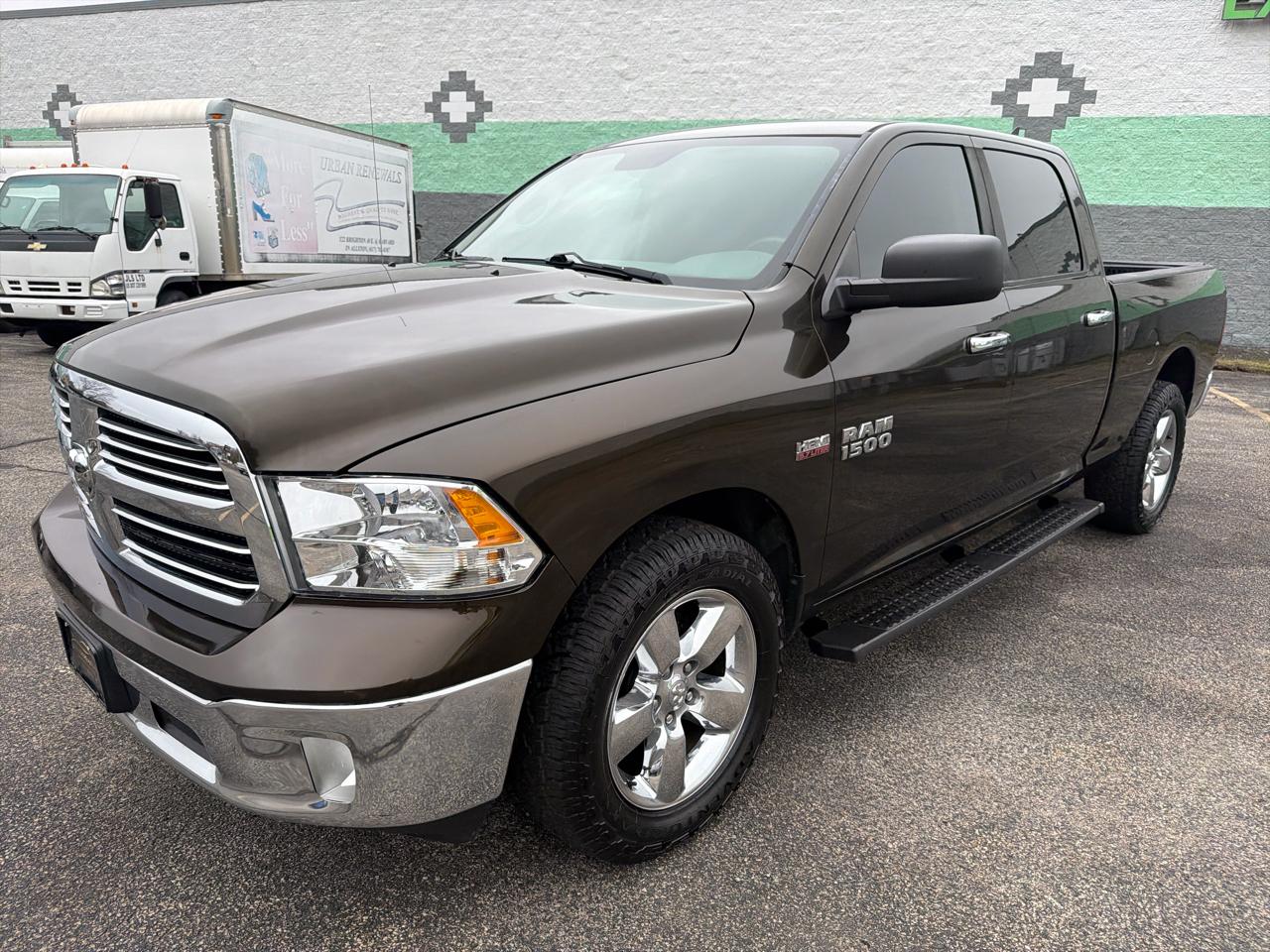 RAM 1500 4WD Crew Cab 140.5" Lone Star 2014