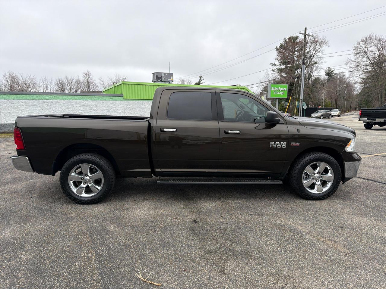 RAM 1500 4WD Crew Cab 140.5" Lone Star 2014