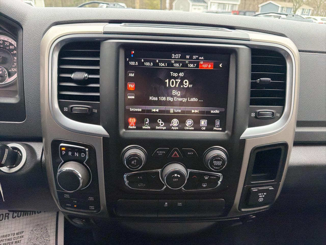 RAM 1500 4WD Crew Cab 140.5" Lone Star 2014