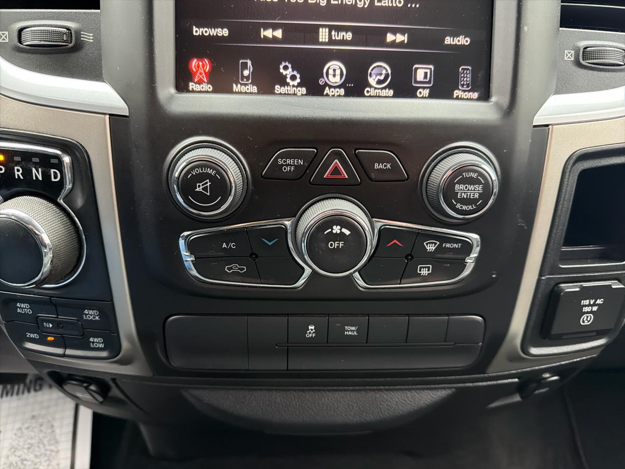 RAM 1500 4WD Crew Cab 140.5" Lone Star 2014