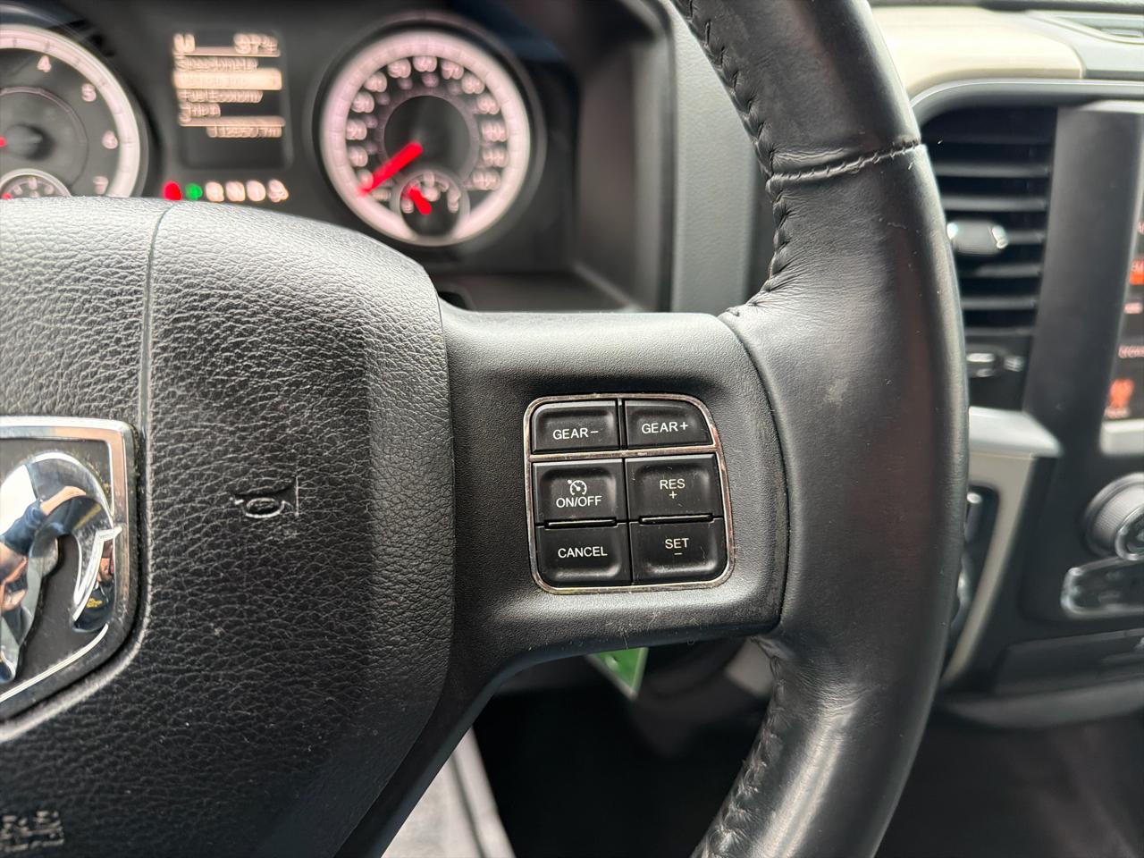 RAM 1500 4WD Crew Cab 140.5" Lone Star 2014