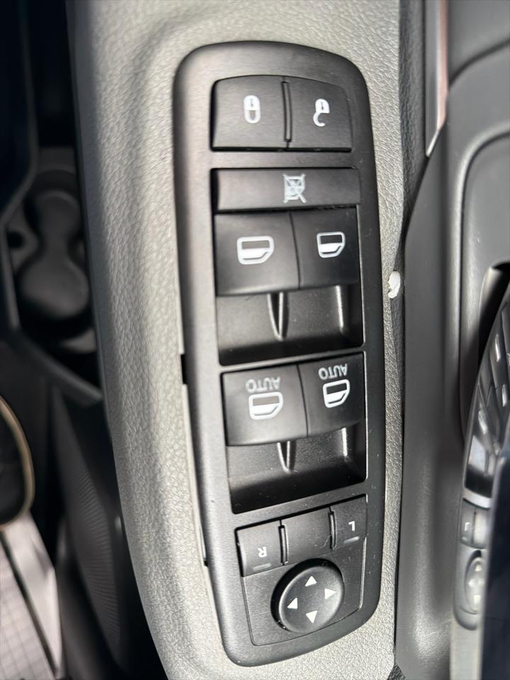 RAM 1500 4WD Crew Cab 140.5" Lone Star 2014