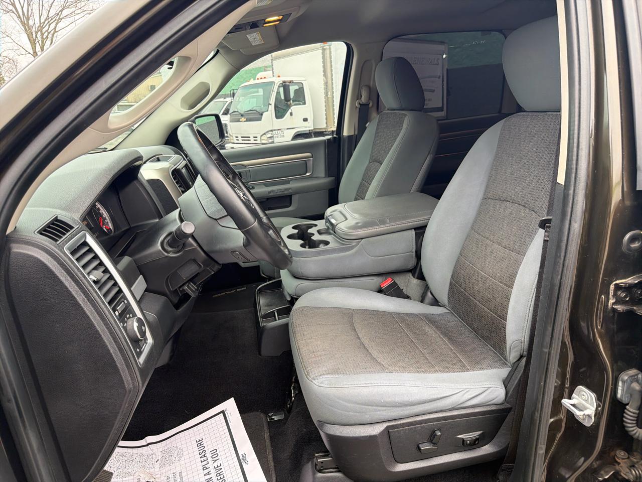 RAM 1500 4WD Crew Cab 140.5" Lone Star 2014