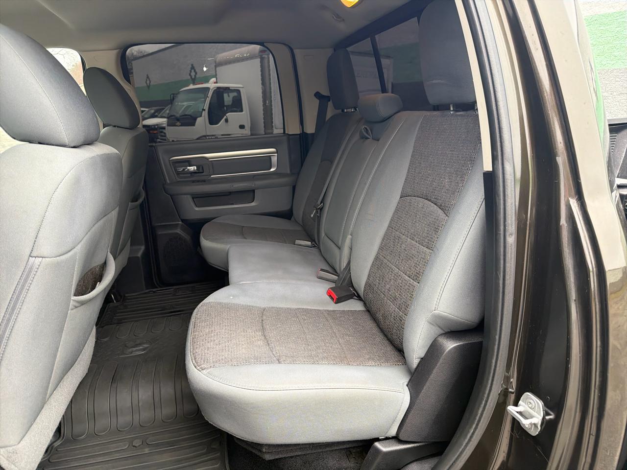 RAM 1500 4WD Crew Cab 140.5" Lone Star 2014