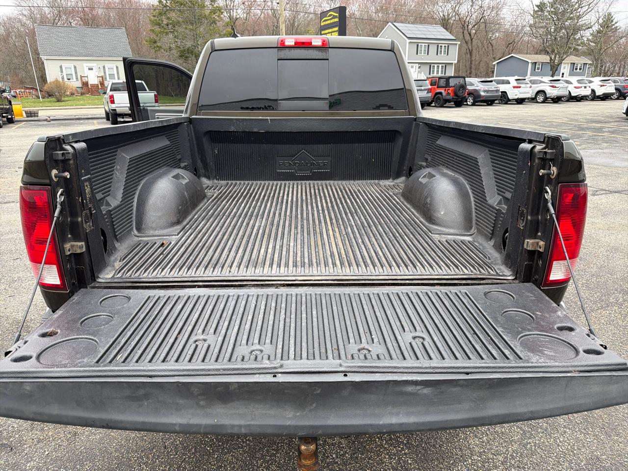 RAM 1500 4WD Crew Cab 140.5" Lone Star 2014