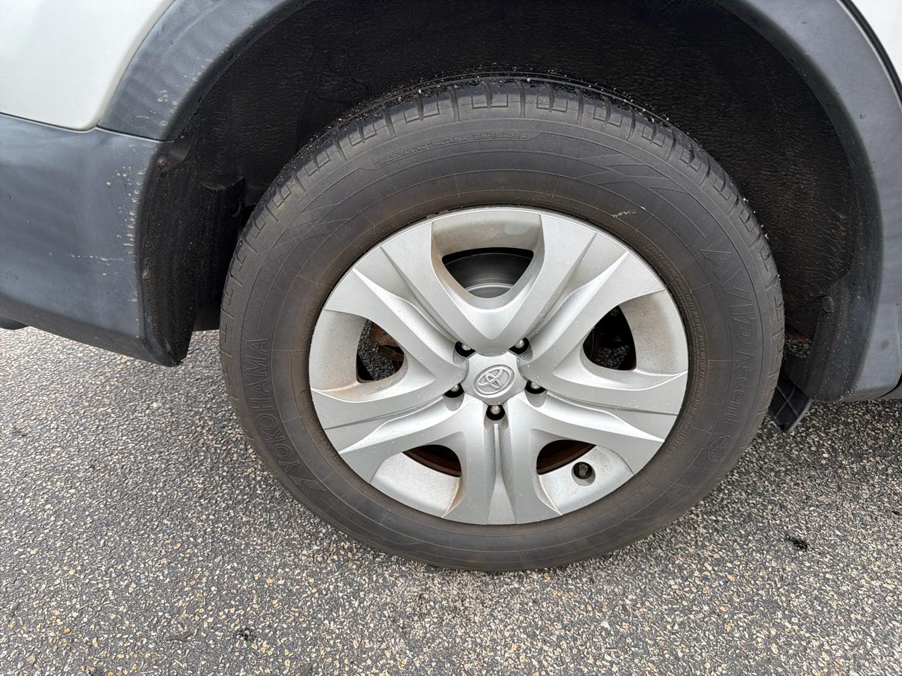 Toyota RAV4 LE AWD 2014