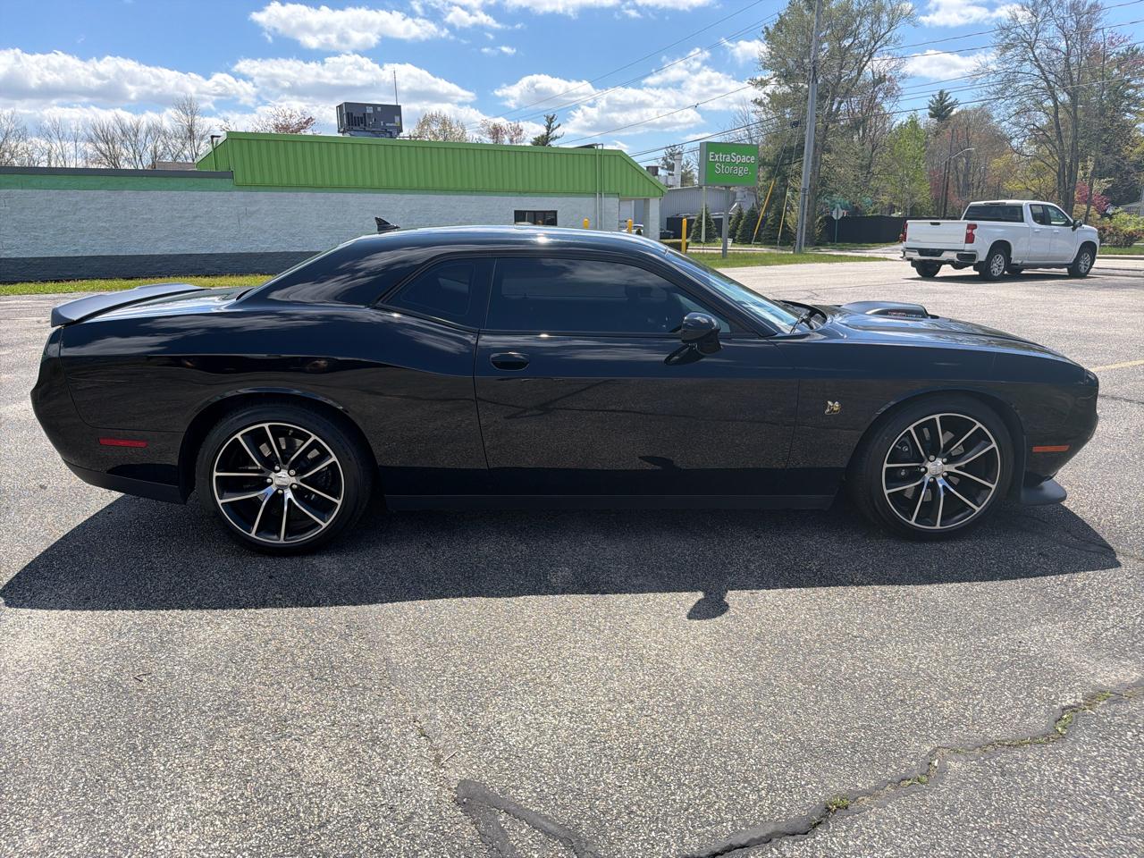 Dodge Challenger 2dr Cpe R/T Scat Pack Shaker 2016