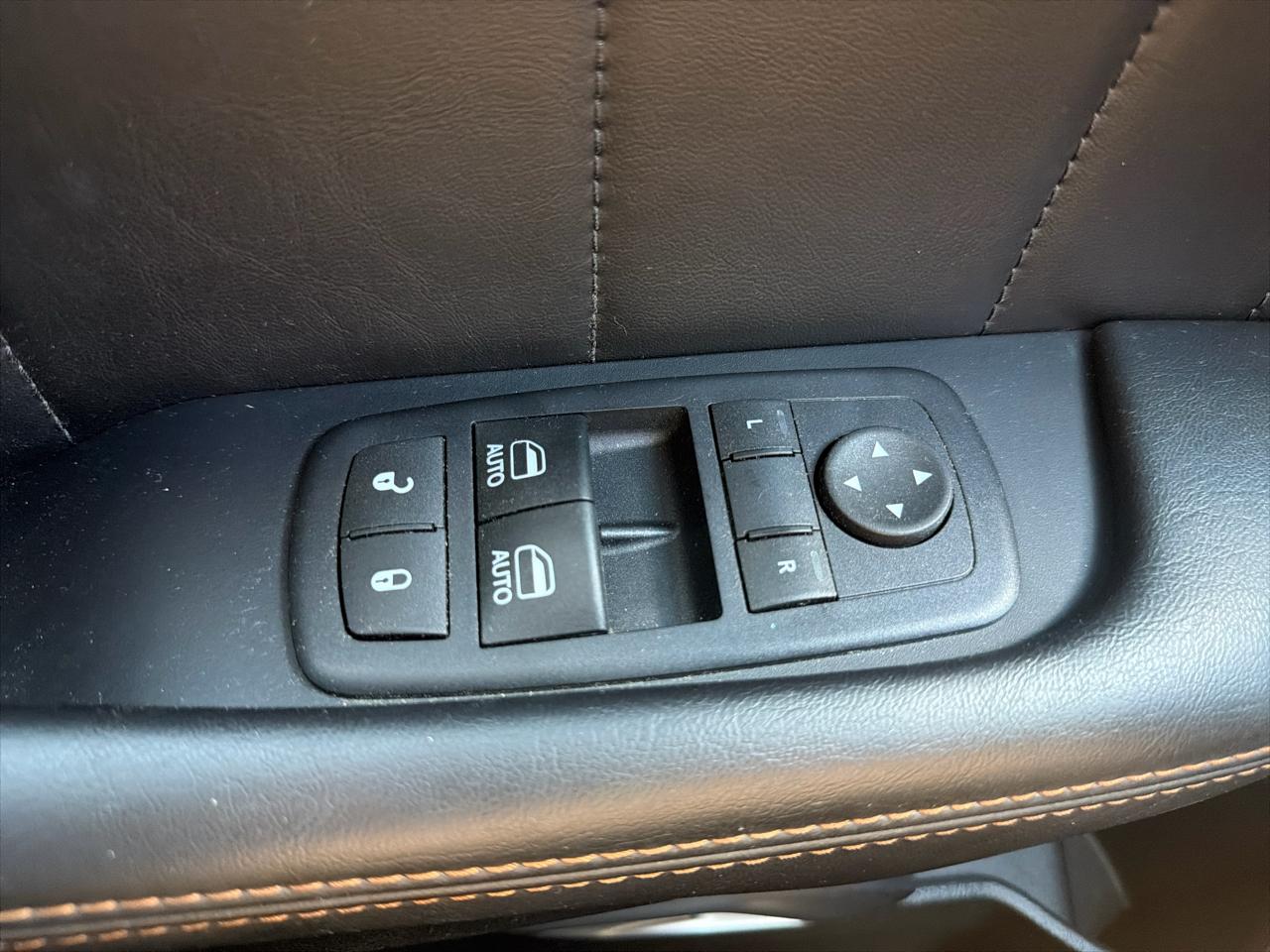 Dodge Challenger 2dr Cpe R/T Scat Pack Shaker 2016