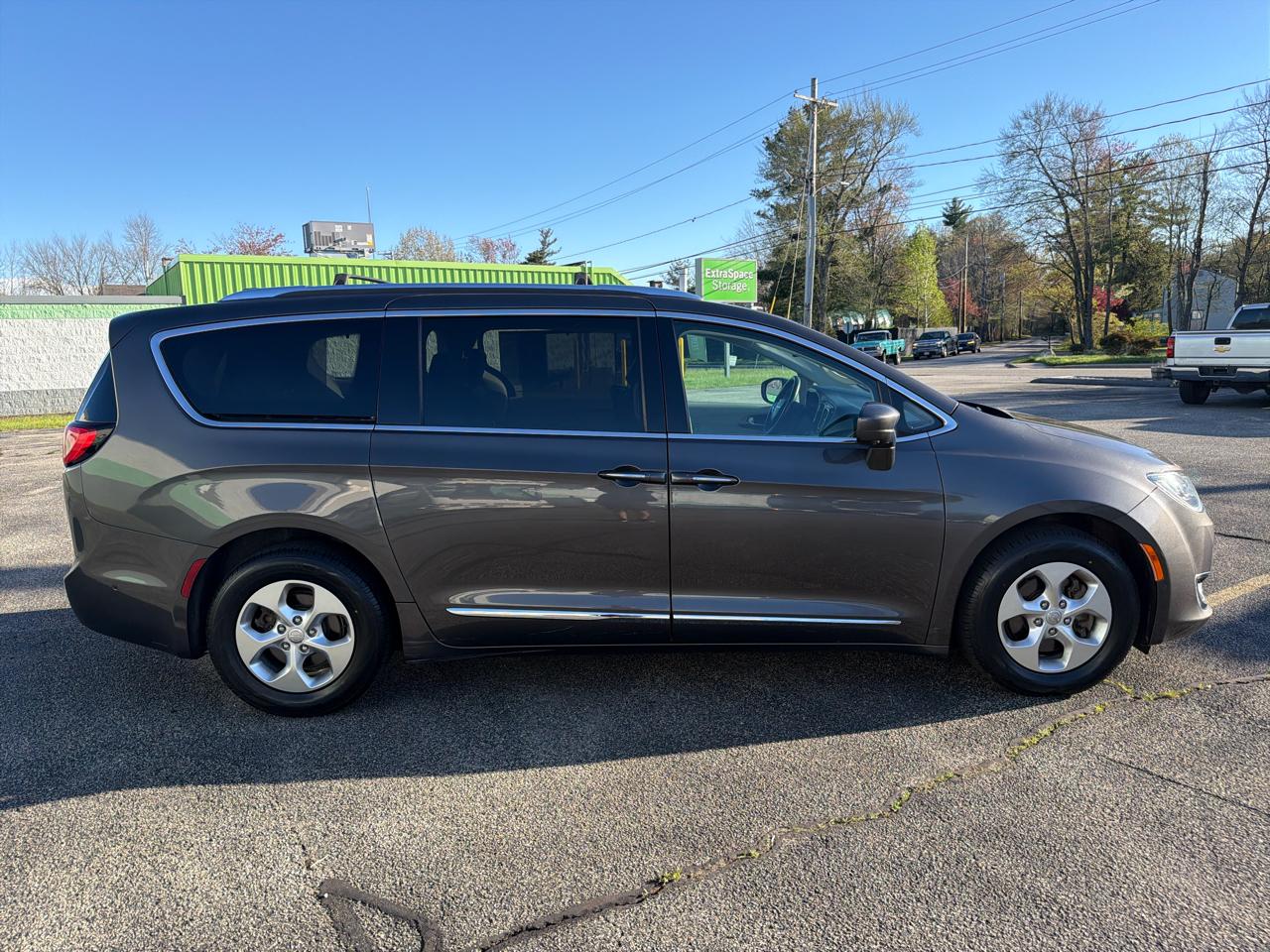 Chrysler Pacifica Touring-L Plus 2017