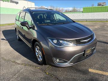 2017 Chrysler Pacifica Touring-L Plus