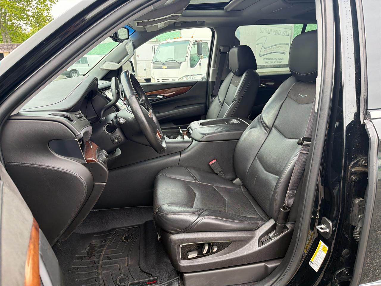 Cadillac Escalade ESV Premium 4WD 2016